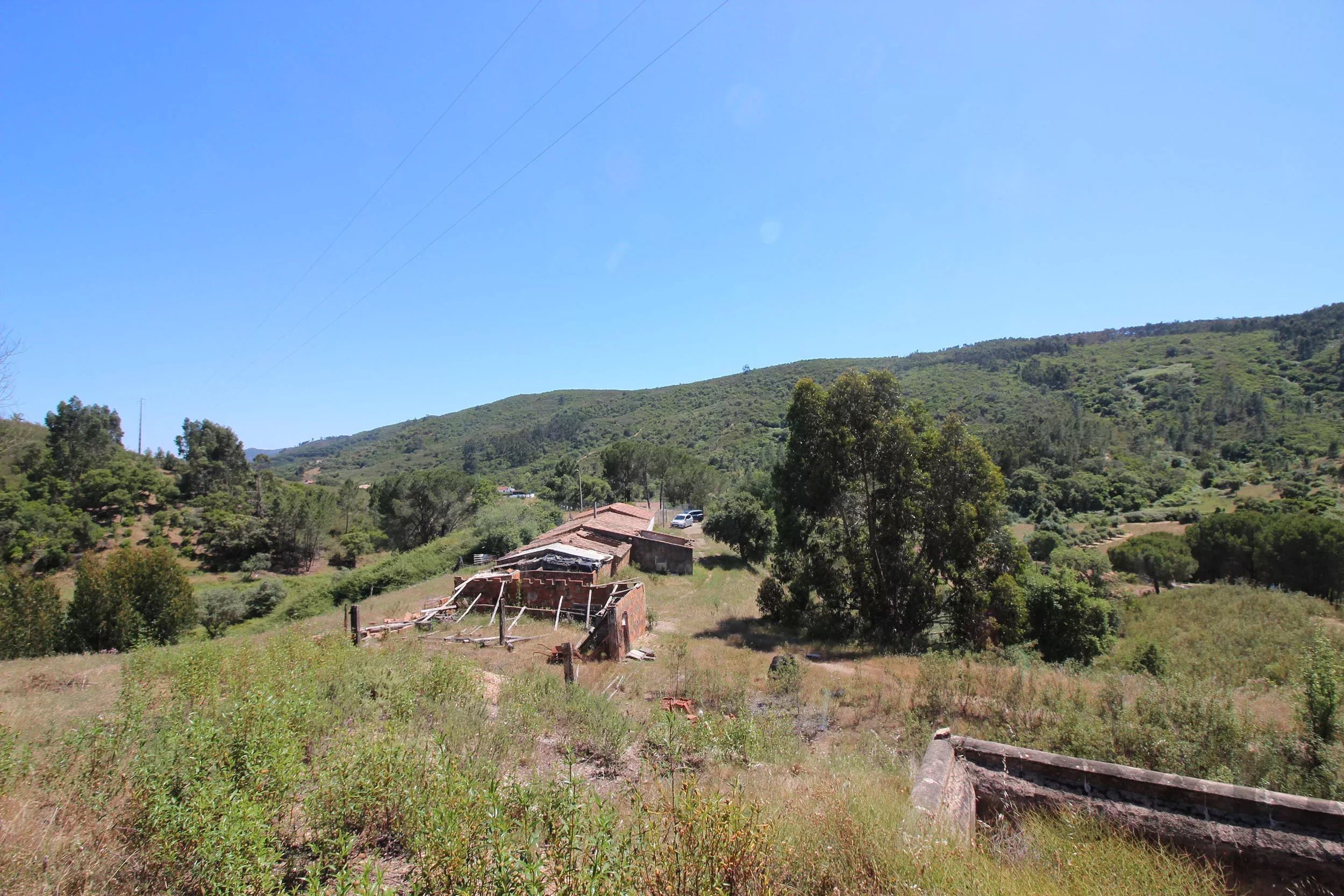 Traditional Farmhouse with Exceptional Equestrian Potential in São Marcos da Serra