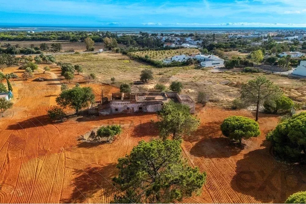 Investment Opportunity – Urban Land with Ruin and Rustic with panoramic sea views in Olhão