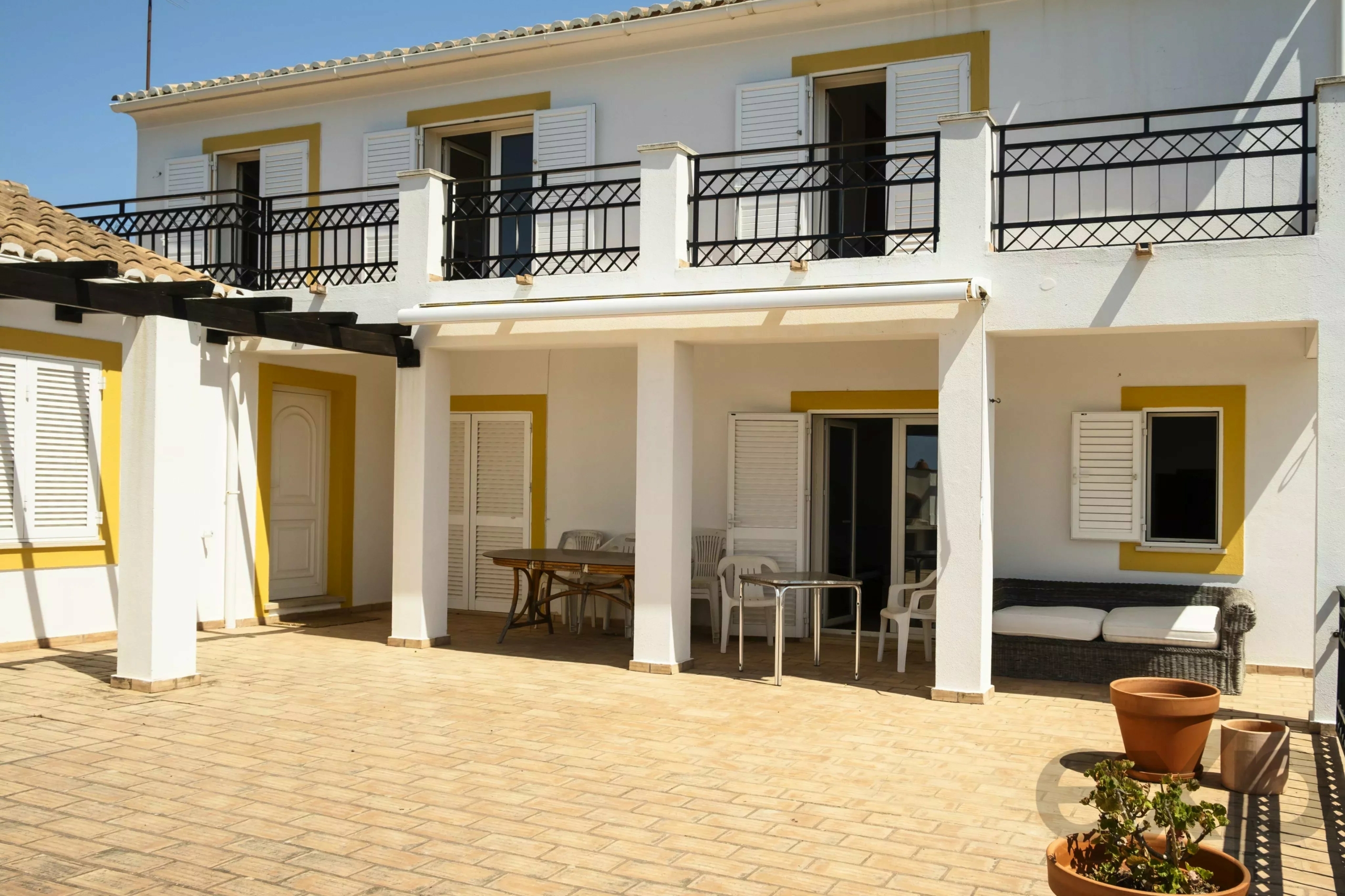 Country house with stunning views over the countryside and sea in the Algarve
