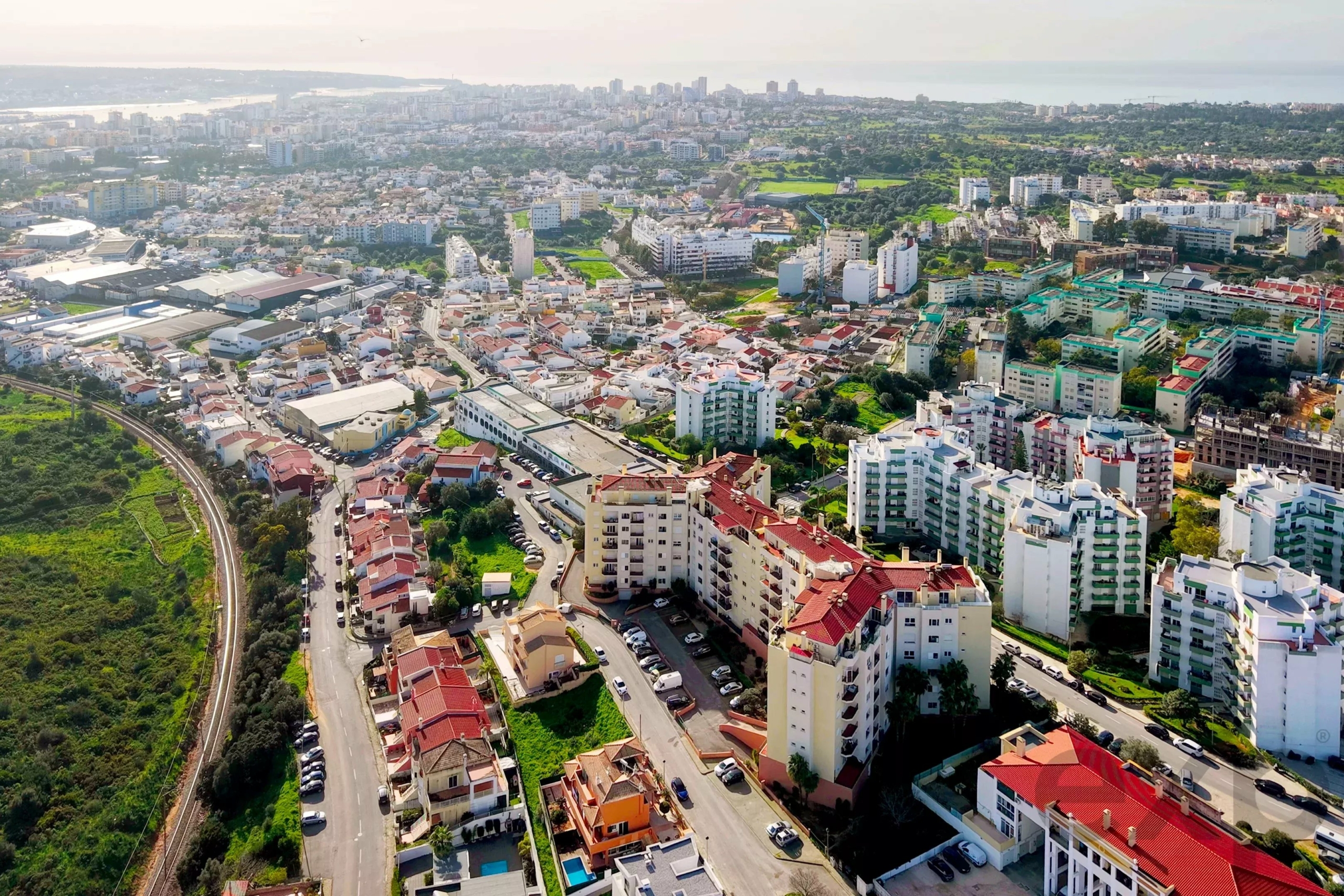 Penthouse exclusif de 3 chambres avec terrasse privée de 119 m², vue mer Portimão et Alvor, et vues panoramiques