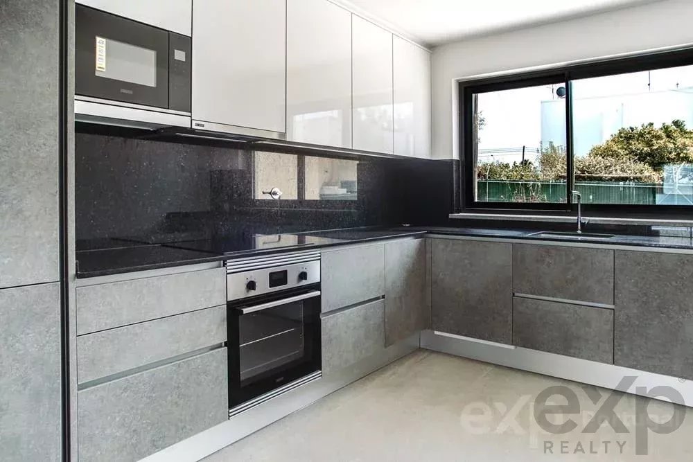 Contemporary 3-Bedroom Townhouse with Private Pool & Sea Views | Fuseta, Algarve