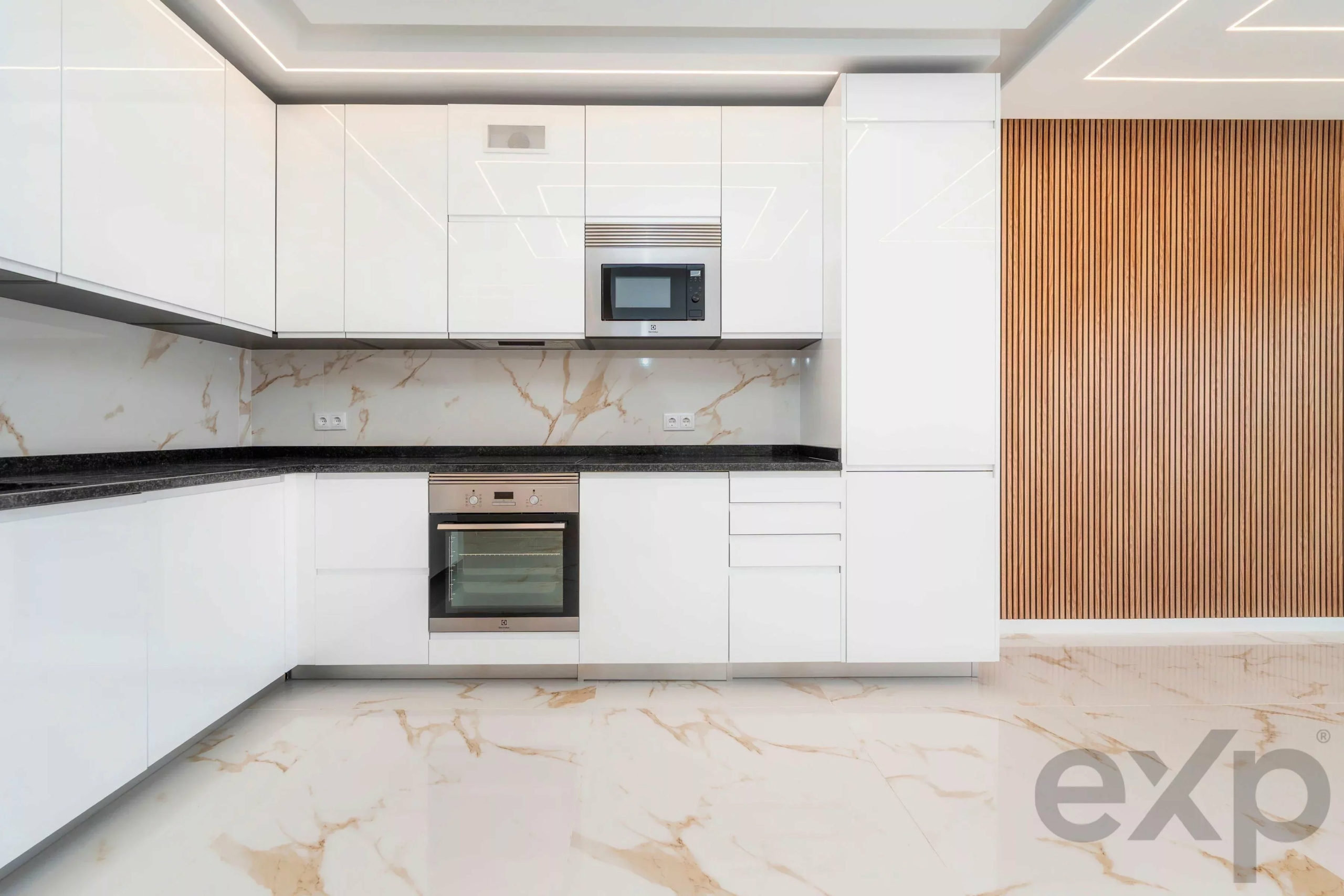 Modern beachfront apartment in Quarteira