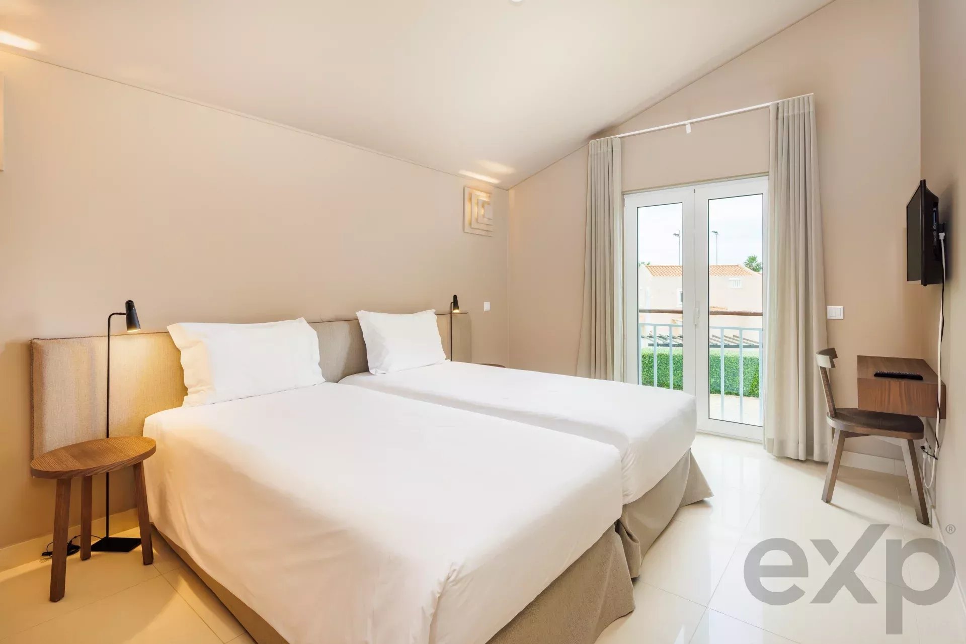 Modern 2-Bedroom Duplex in Village Resort, Carvoeiro – Algarve