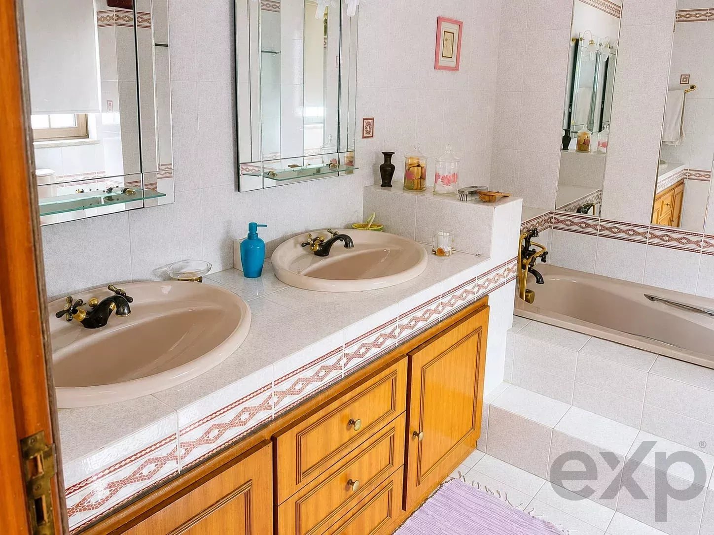 5-Bedroom House, Altura