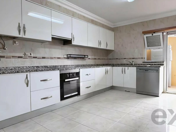 Spacious 3-Bedroom Apartment in Quelfes, Olhão
