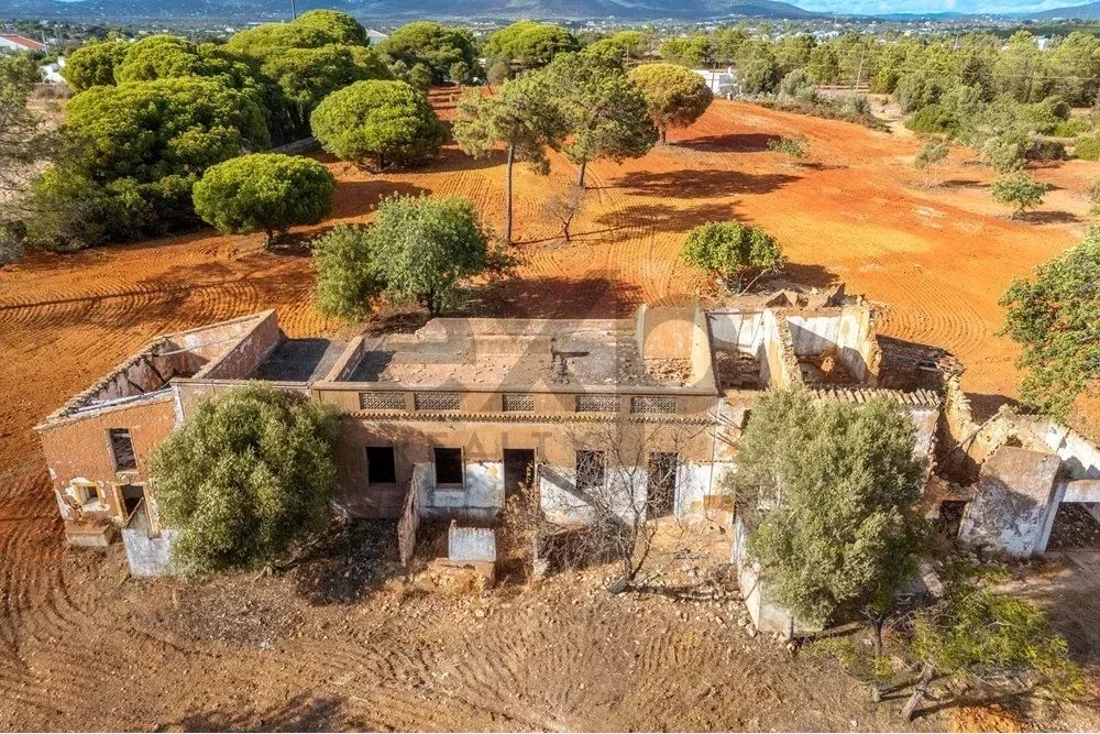 Investment Opportunity – Urban Land with Ruin and Rustic with panoramic sea views in Olhão