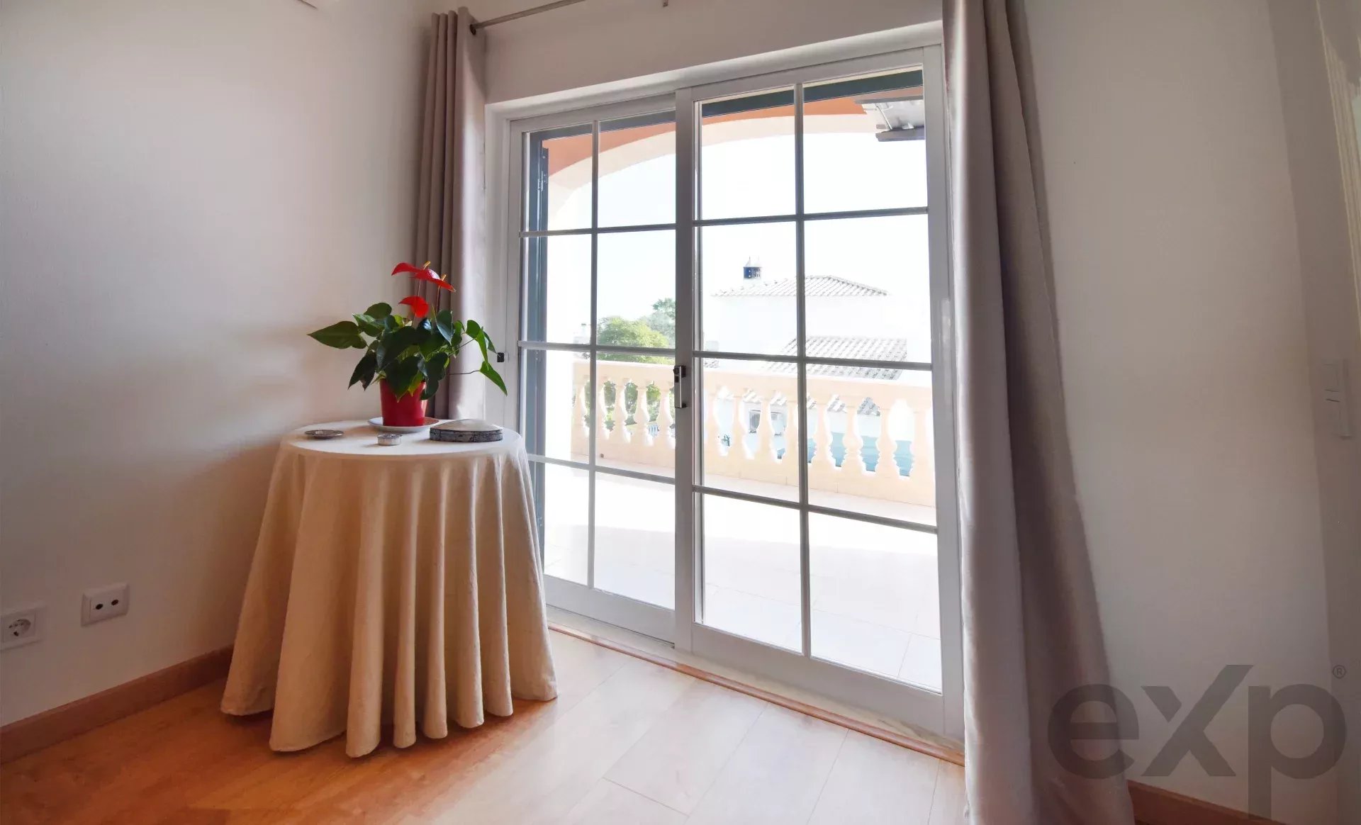 3-bedr. house + 1-bedr. annex, swimming pool and garage,