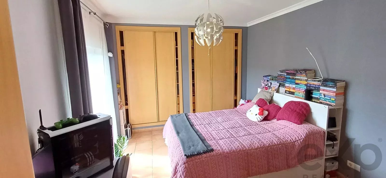 Mixed-use property with 150 m² commercial space, self-contained 2-bedroom apartment and 2,600 m² plot — 3 km from Loulé, Algarve