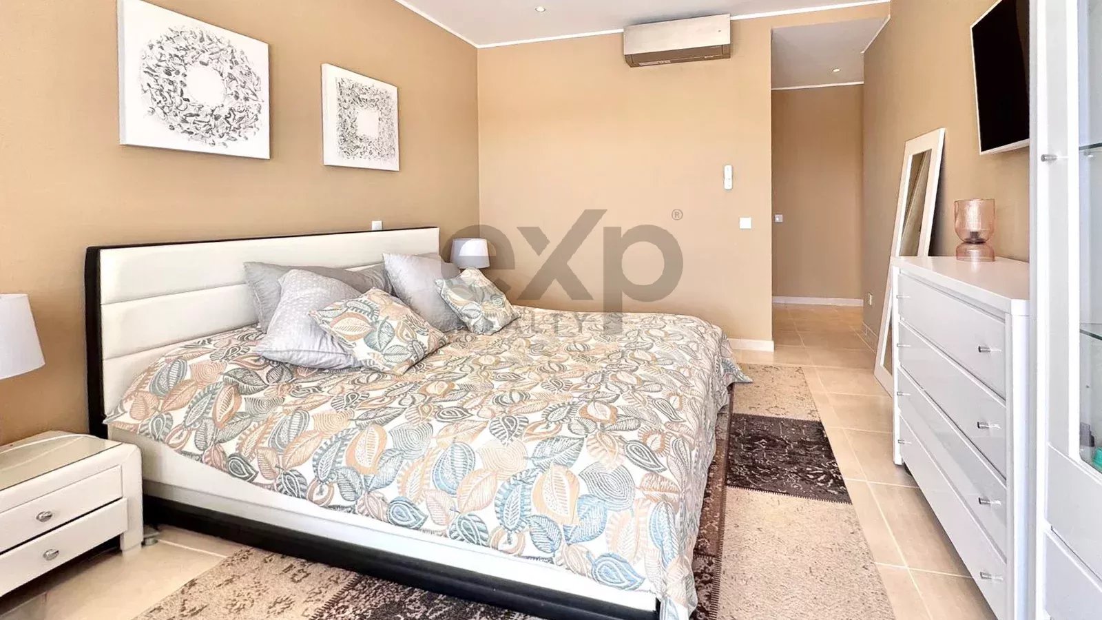 Luxury 4-bedroom villa of 437 m² with swimming pool – Mexilhoeira Grande, Portimão