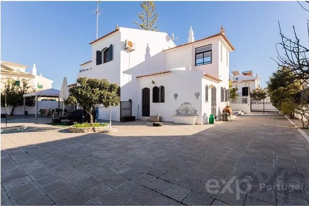 Moradia independente T5 com grande piscina em Altura, Tavira, Portugal