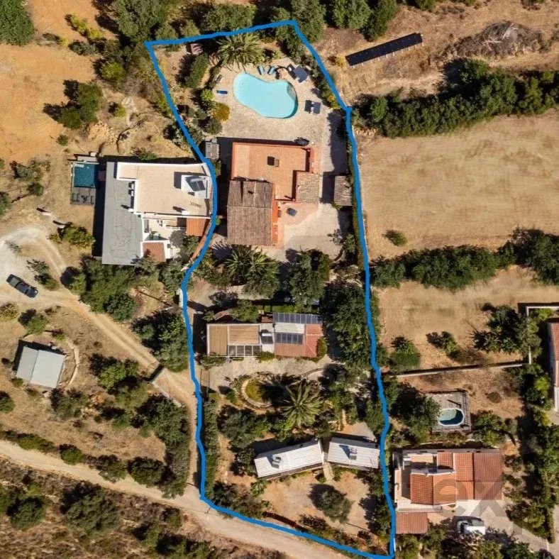 Country house with swimming pool