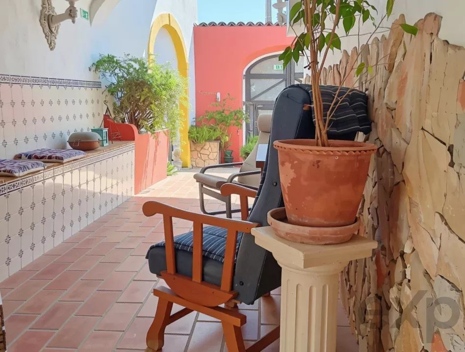 Exclusive property with five independent units and investment potential