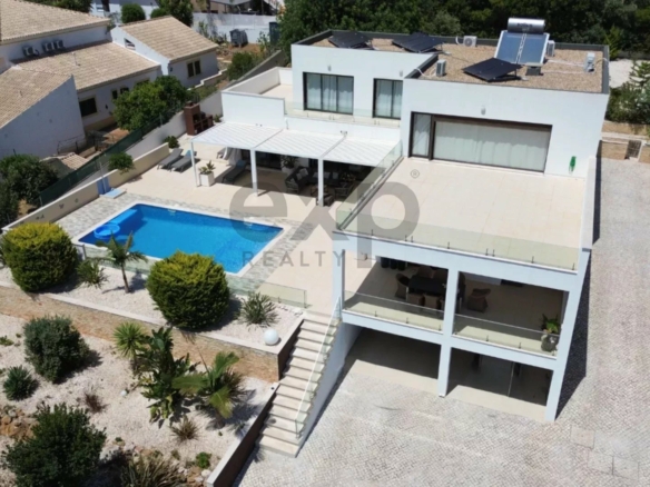 Luxury 4-bedroom villa of 437 m² with swimming pool – Mexilhoeira Grande, Portimão