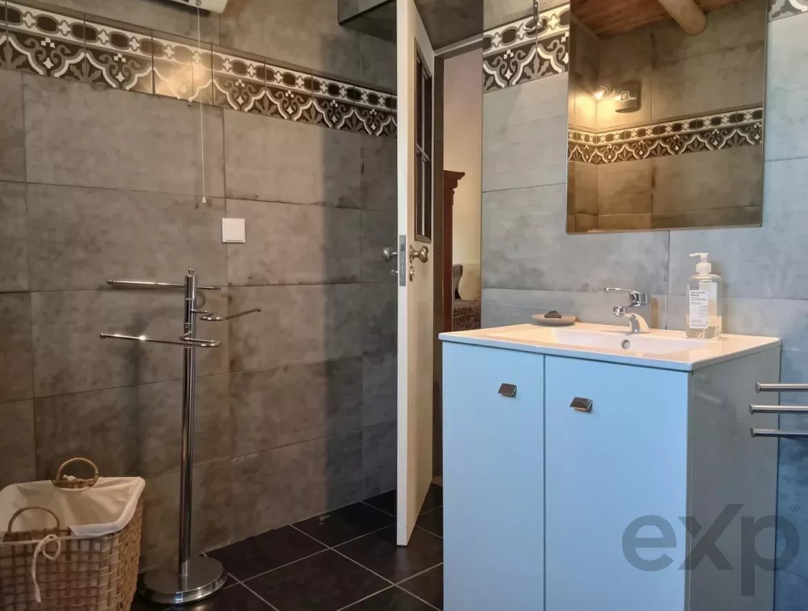 Exclusive property with five independent units and investment potential