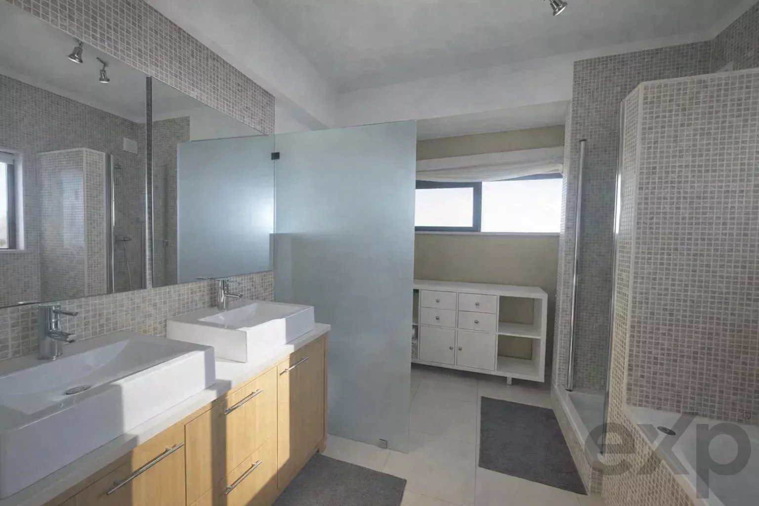 Semi-detached house with independent Apartment & rooftop – Exceptional panoramic view