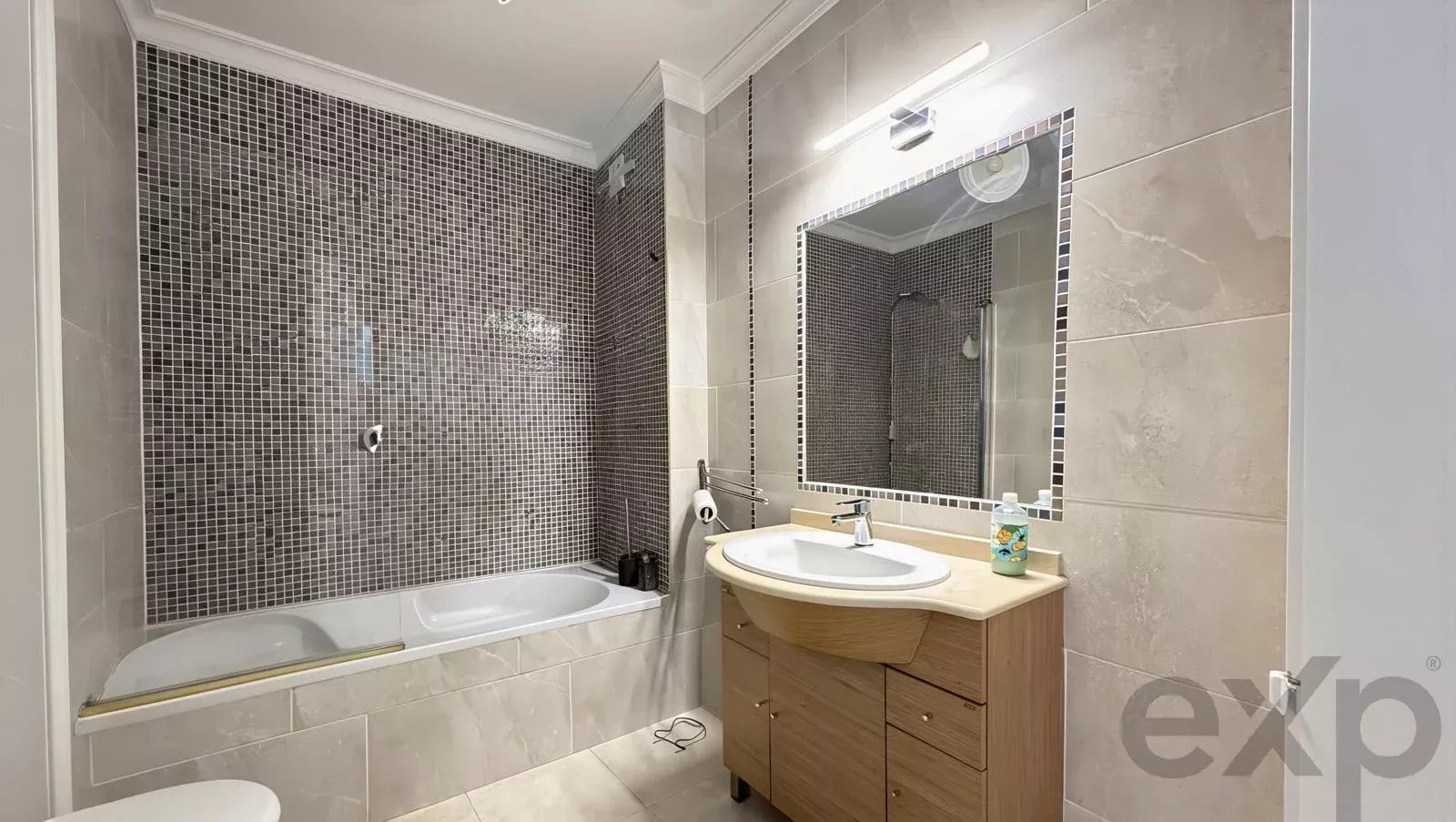 Spacious 3-Bedroom Apartment in Quelfes, Olhão