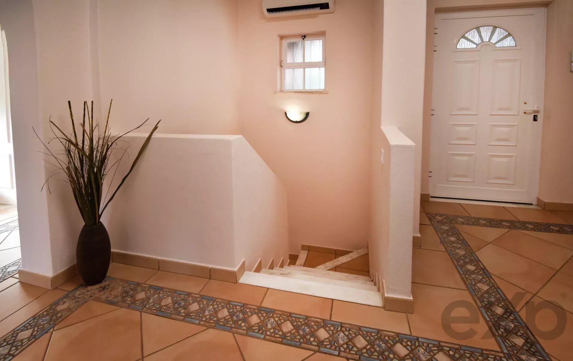 3-bedr. house + 1-bedr. annex, swimming pool and garage,
