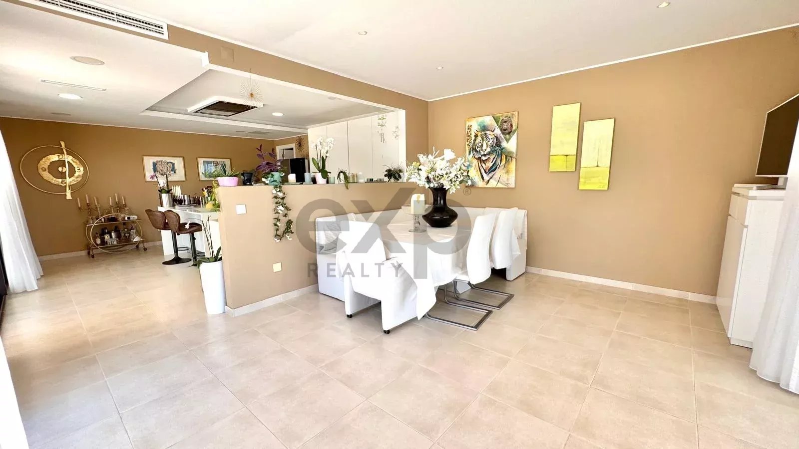 Luxury 4-bedroom villa of 437 m² with swimming pool – Mexilhoeira Grande, Portimão