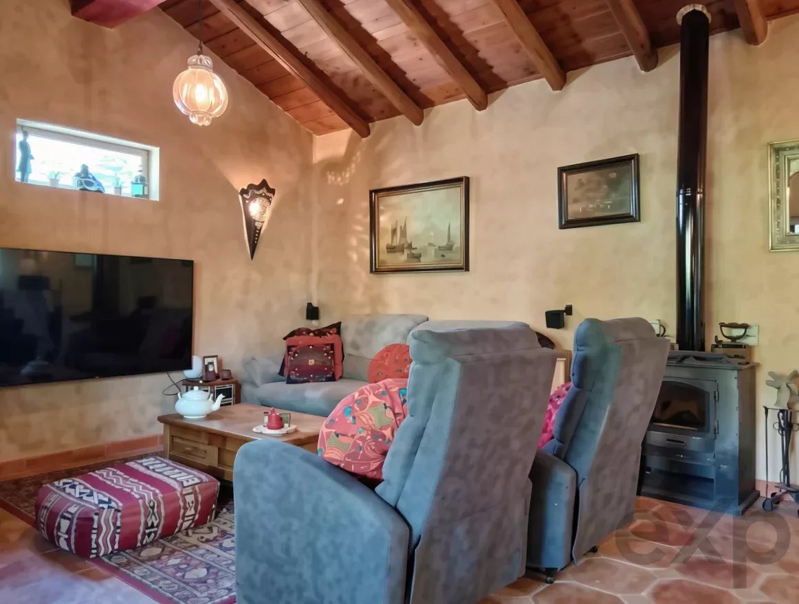 Exclusive property with five independent units and investment potential