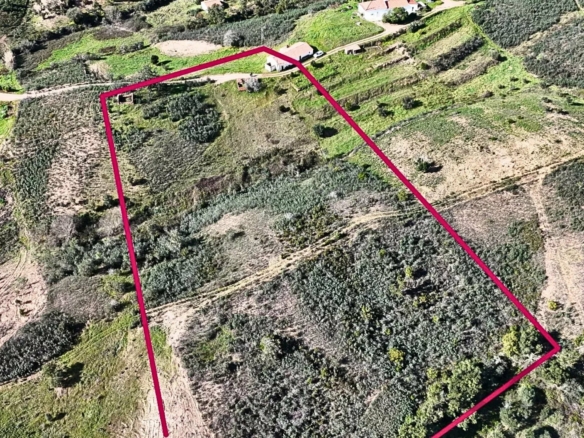 1,13 Hektar in São Marcos da Serra: Potenzial für Luxuswohnbau oder exklusives Tourismusprojekt