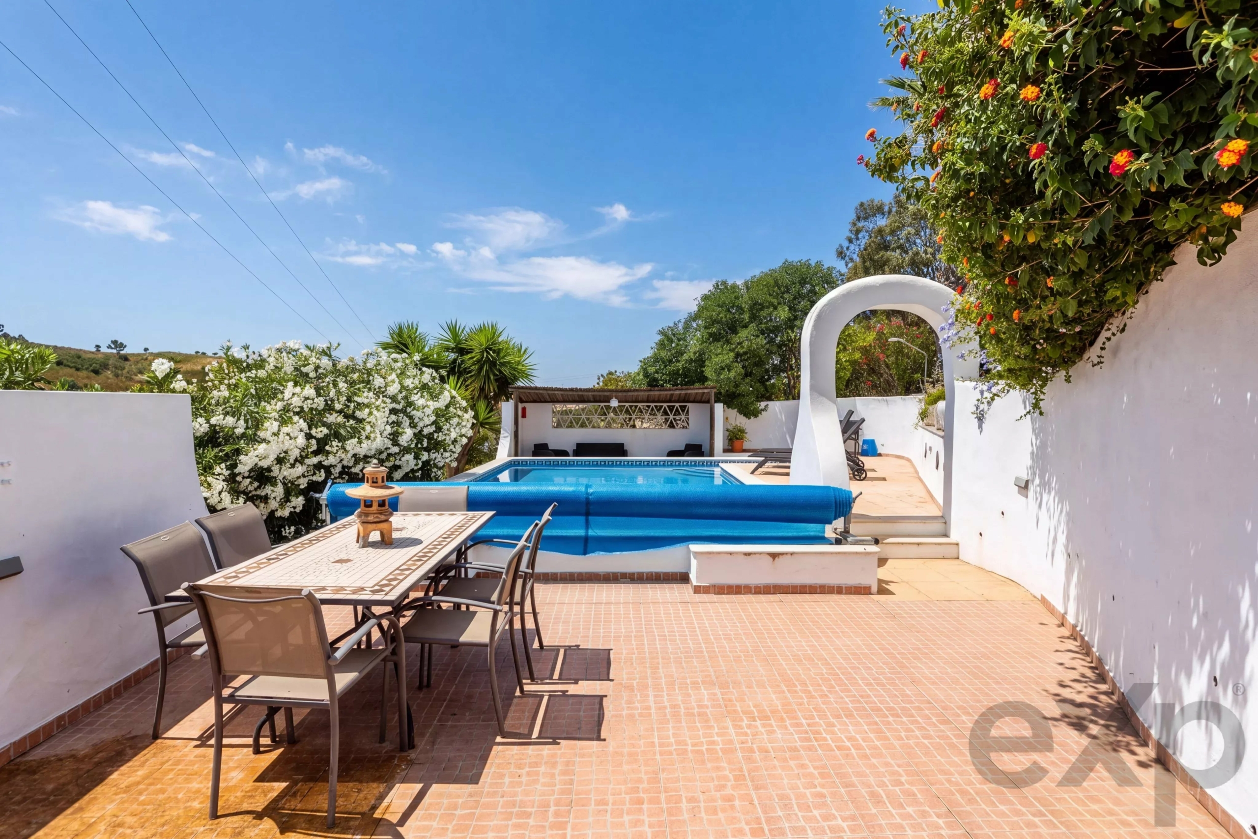 Beautiful Family Home with Equestrian Facilities Set in 2.3 hectares