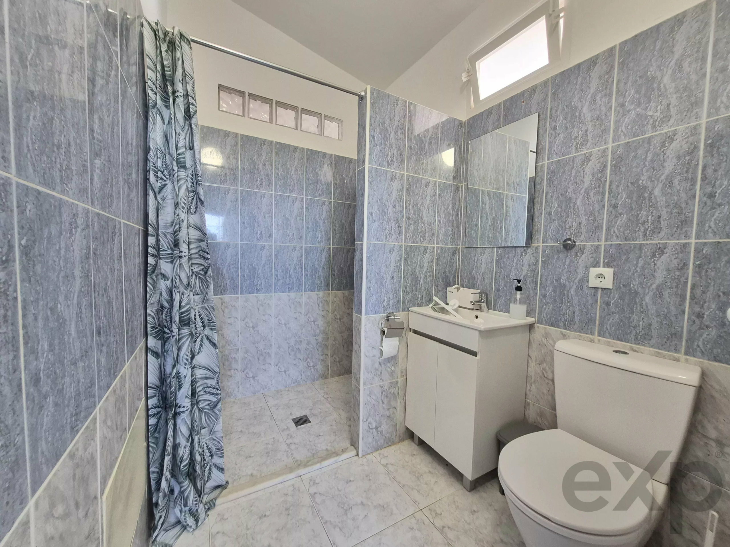 Renovated farmhouse ideally located in the middle of nature.