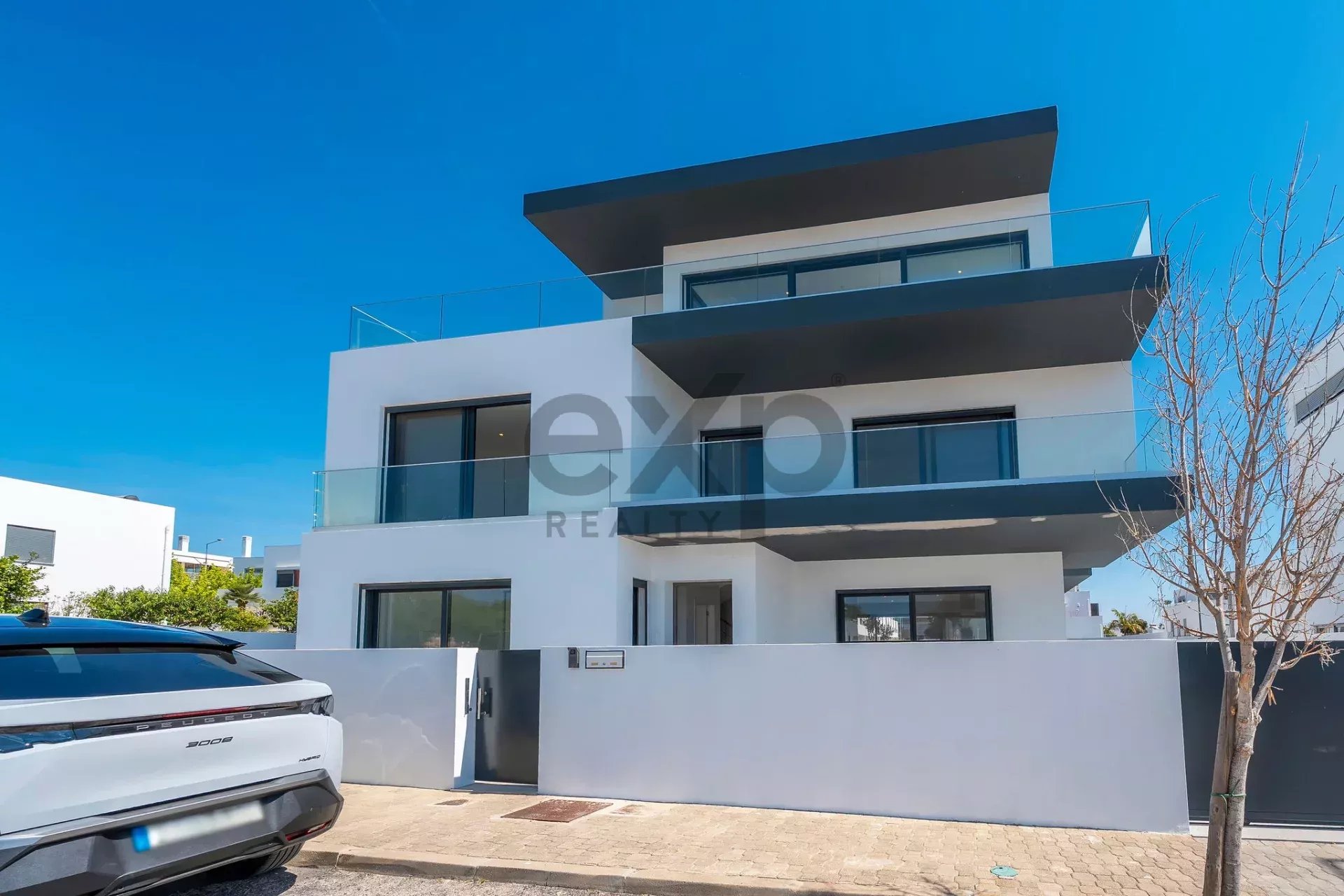 Contemporary Newly Built T6 Villa by Tavira Waterfront
