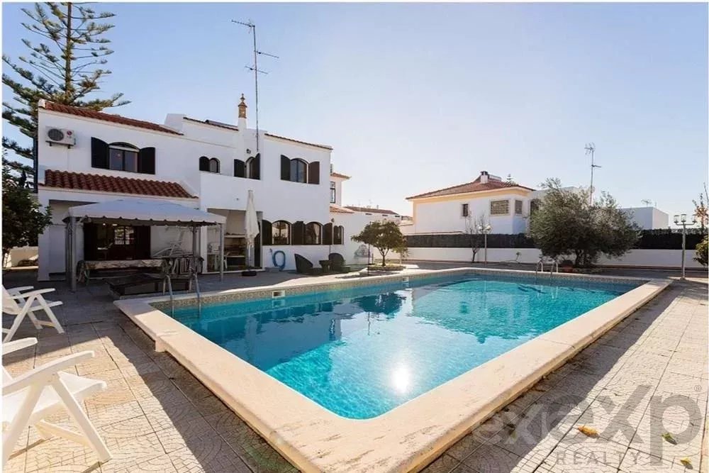 Moradia independente T5 com grande piscina em Altura, Tavira, Portugal