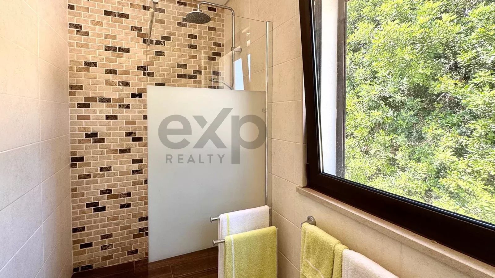 Luxury 4-bedroom villa of 437 m² with swimming pool – Mexilhoeira Grande, Portimão