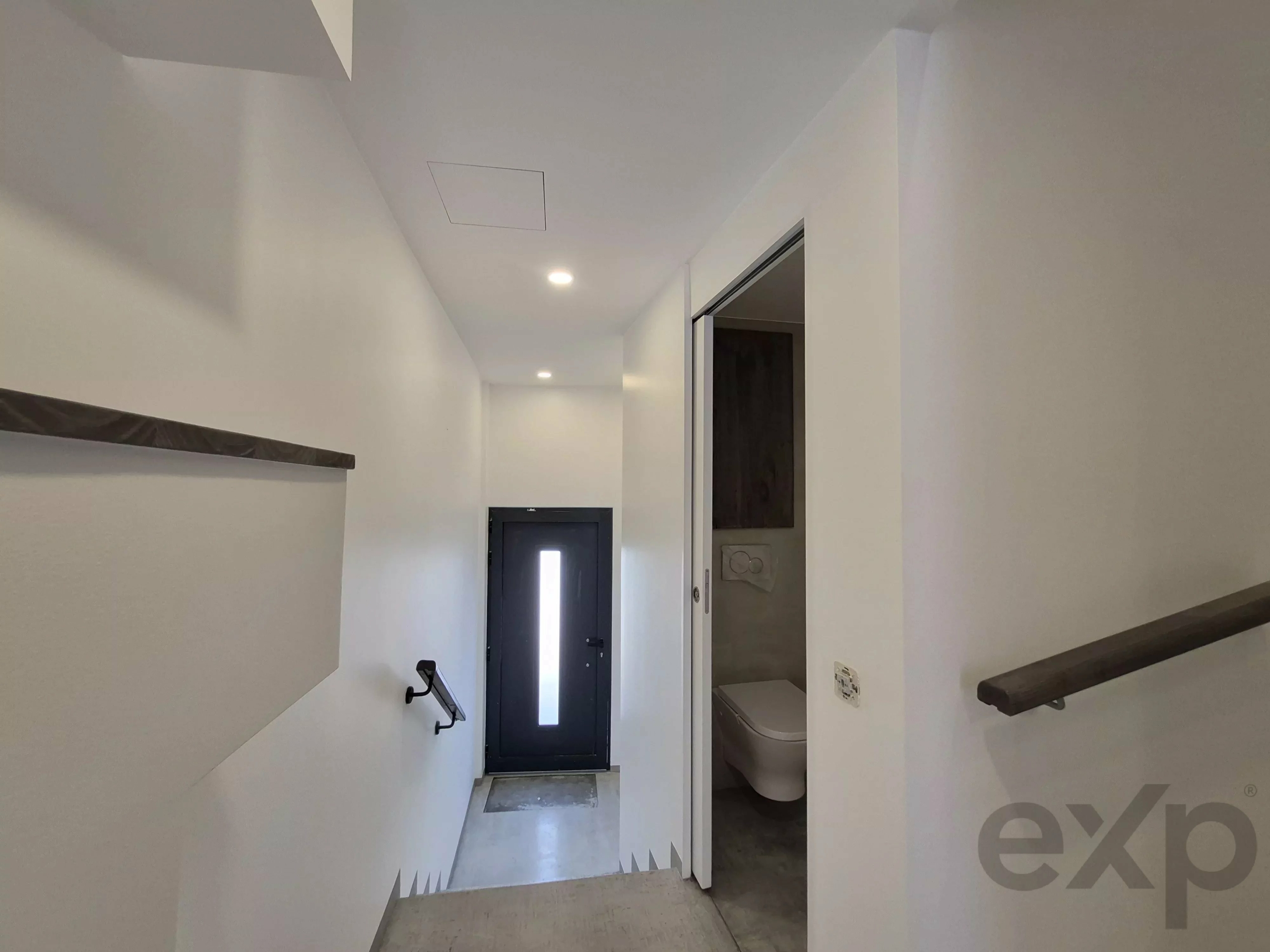New house, 2 bedrooms, large patio, Alvor center