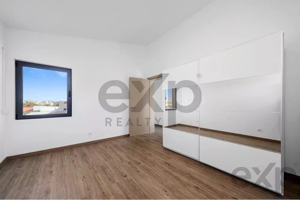 New T4 villa 5 min car to the Beach.