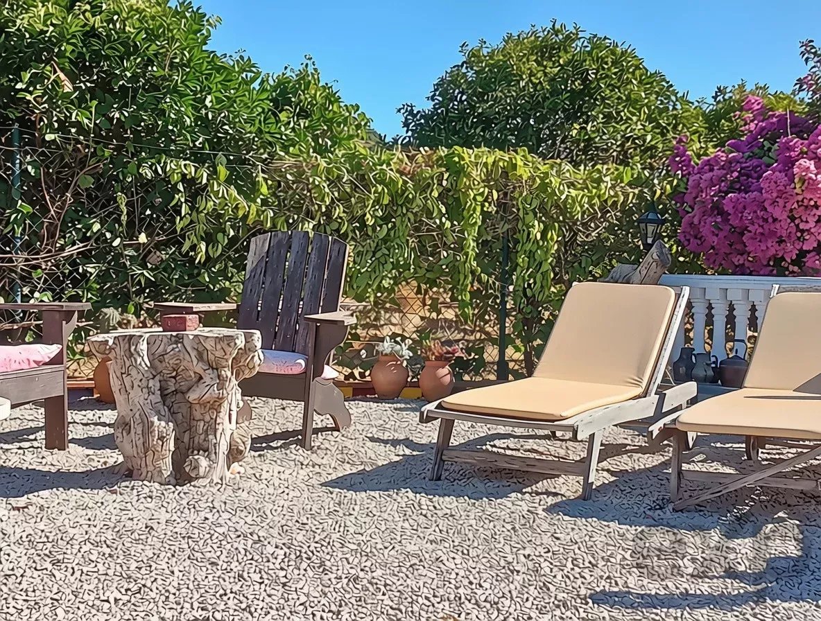 Exclusive property with five independent units and investment potential