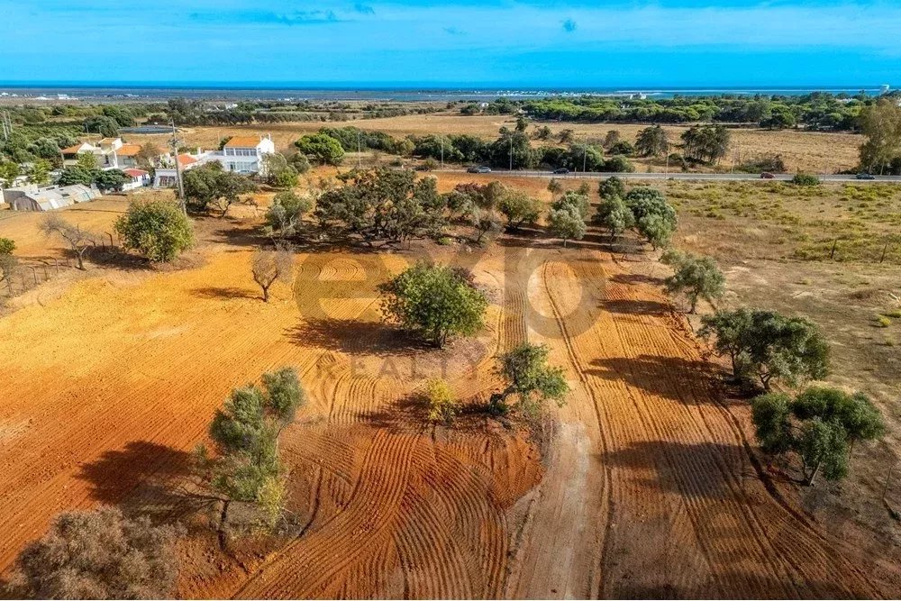 Investment Opportunity – Urban Land with Ruin and Rustic with panoramic sea views in Olhão