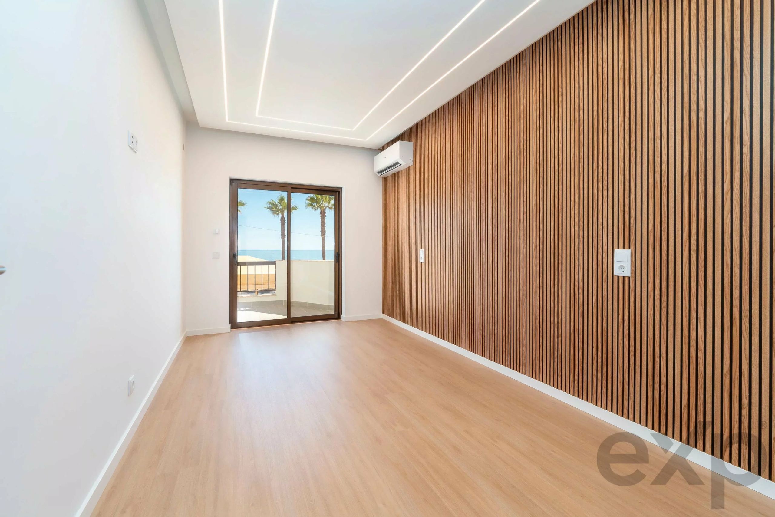 Modern beachfront apartment in Quarteira