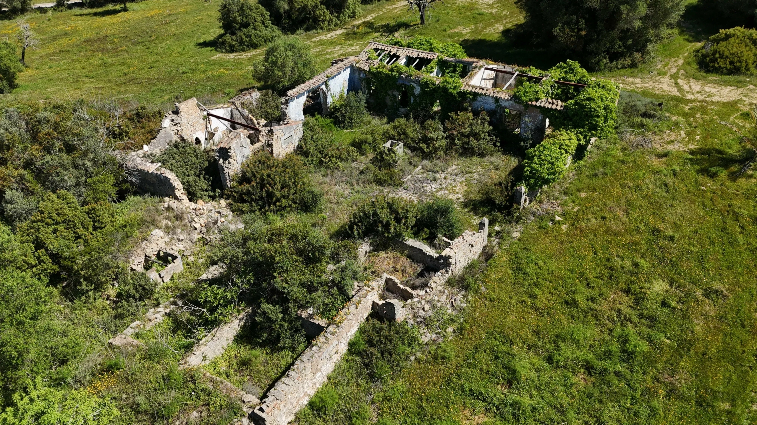 Algarve (mountain range) – Land with Ruin with Approved Project
