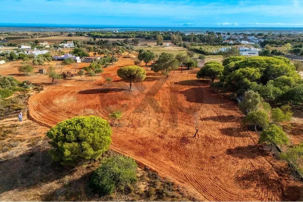 Investment Opportunity – Urban Land with Ruin and Rustic with panoramic sea views in Olhão