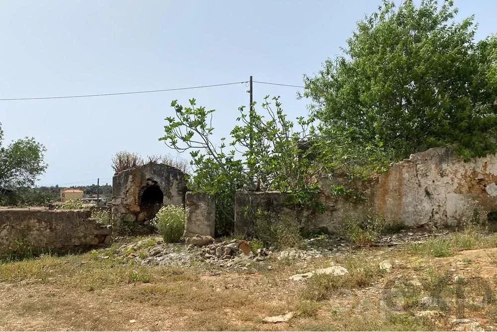 Terrain mixte rustique/urbain avec ruines à vendre dans le district de Faro