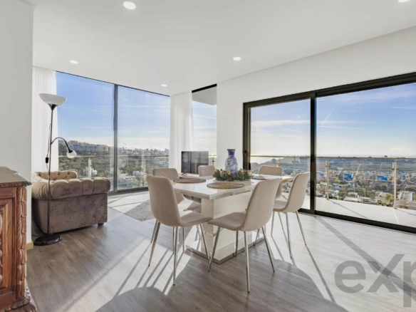 Apartment 3 Bedrooms Sea View
