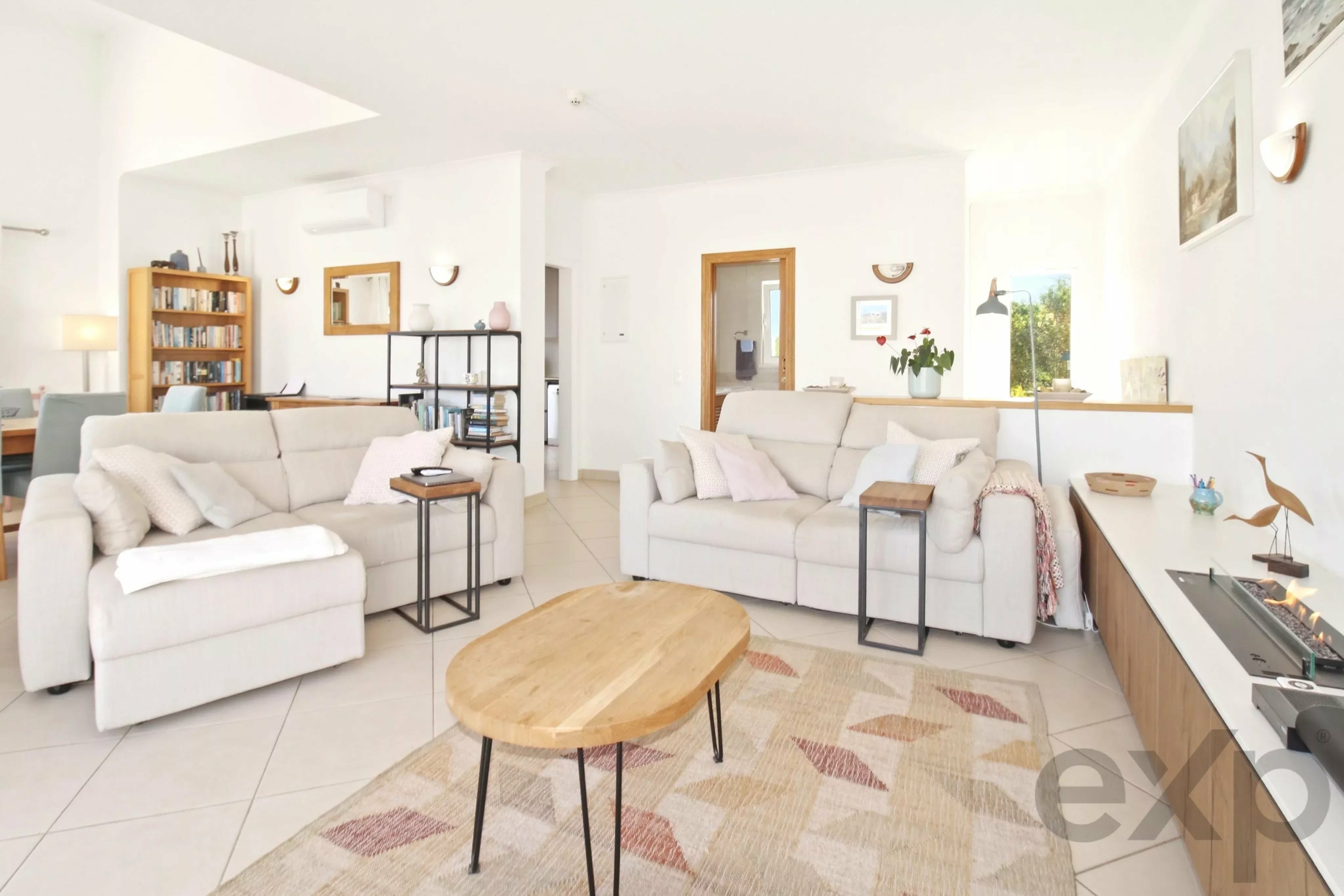 Beautiful 3-townhouse next to the beach with spectacular ocean views.