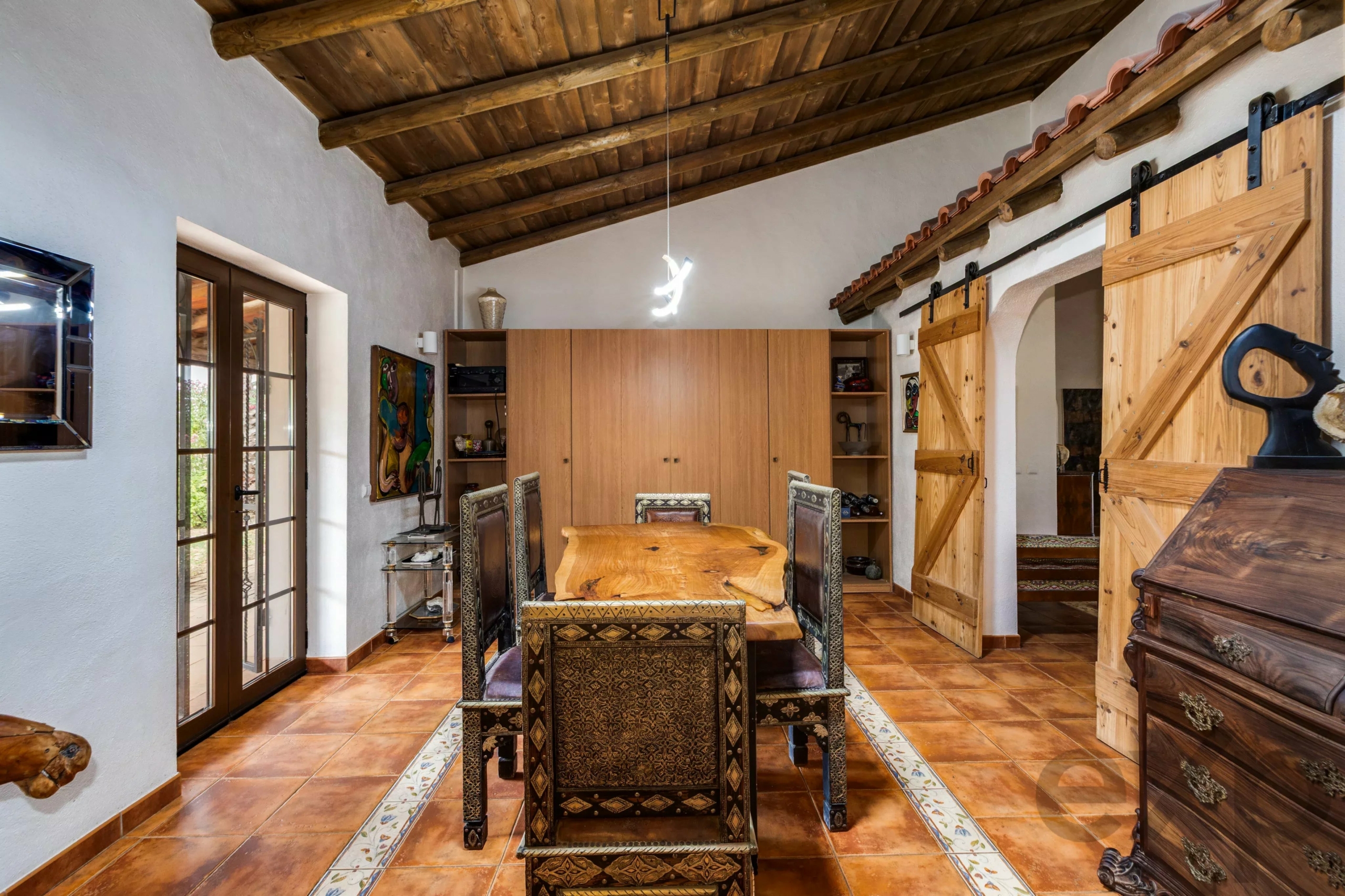 Beautiful Family Home with Equestrian Facilities Set in 2.3 hectares