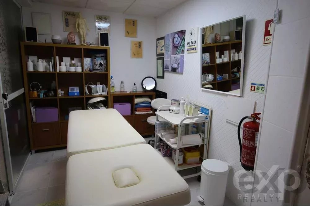 Store for sale in Cabanas shopping center