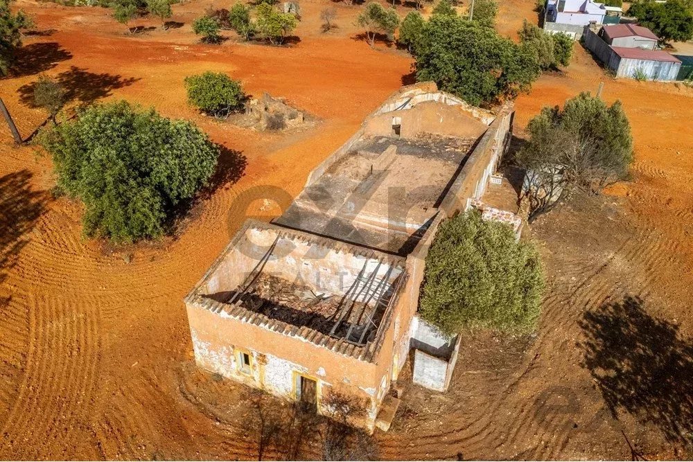 Investment Opportunity – Urban Land with Ruin and Rustic with panoramic sea views in Olhão