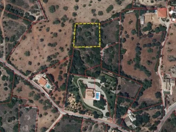 1560 m² Non-Constructible Land in Santa Bárbara de Nexe