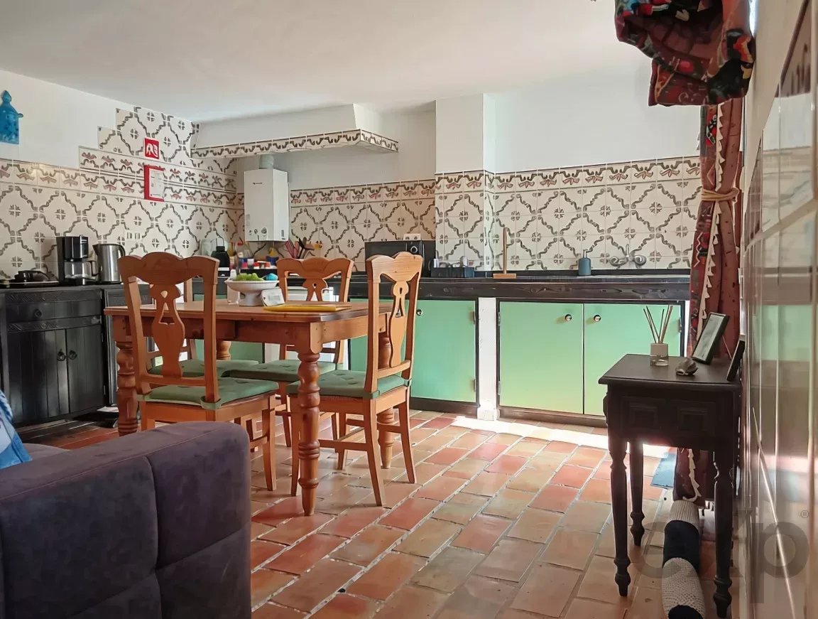Exclusive property with five independent units and investment potential