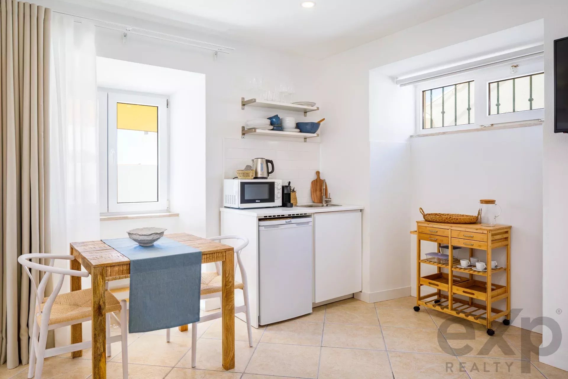 Operating Investment – 4 Beachside Studio Apartments in Central Carvoeiro