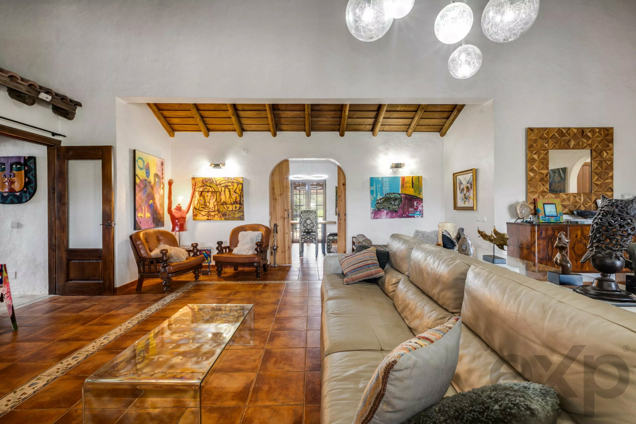 Beautiful Family Home with Equestrian Facilities Set in 2.3 hectares
