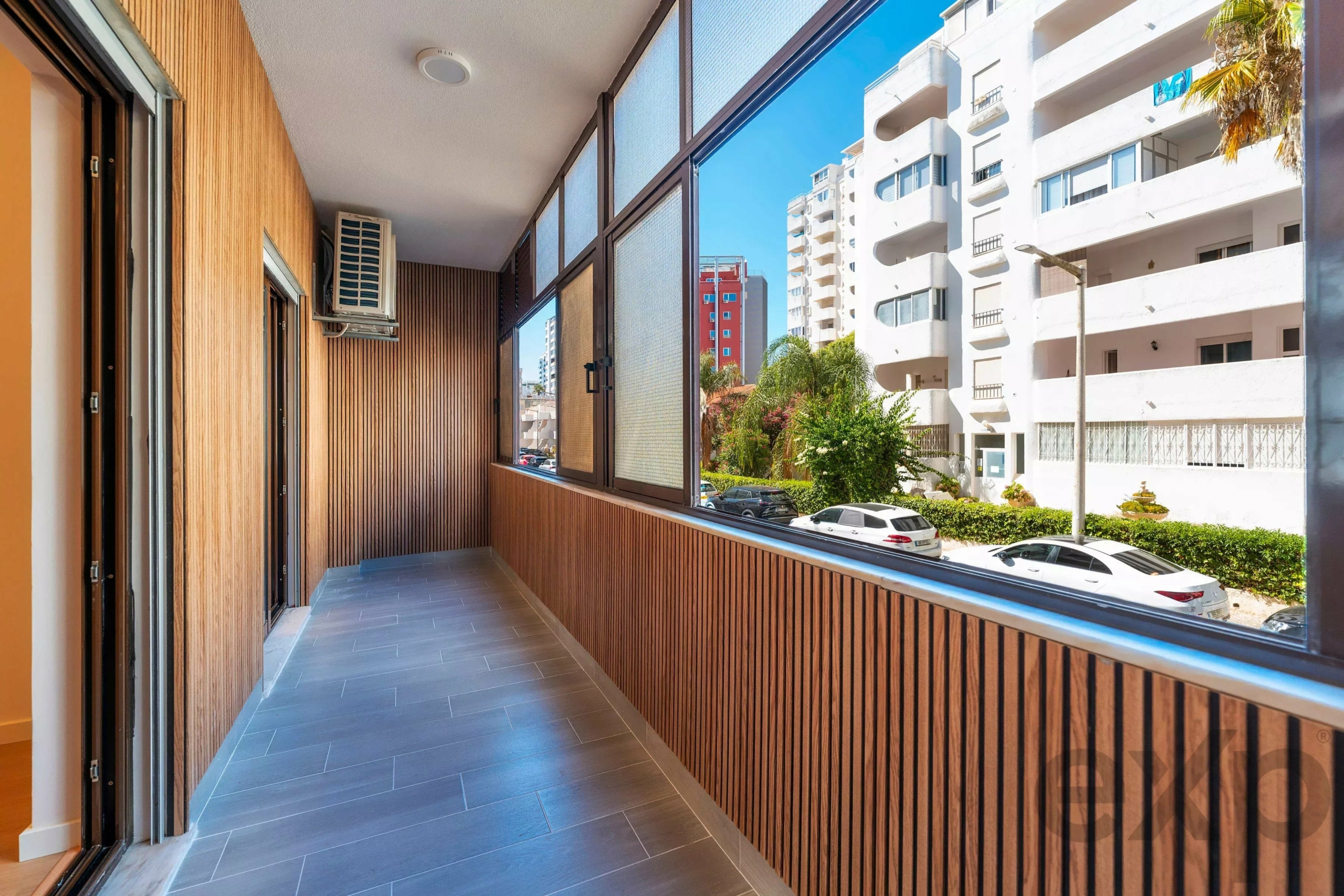 Modern beachfront apartment in Quarteira