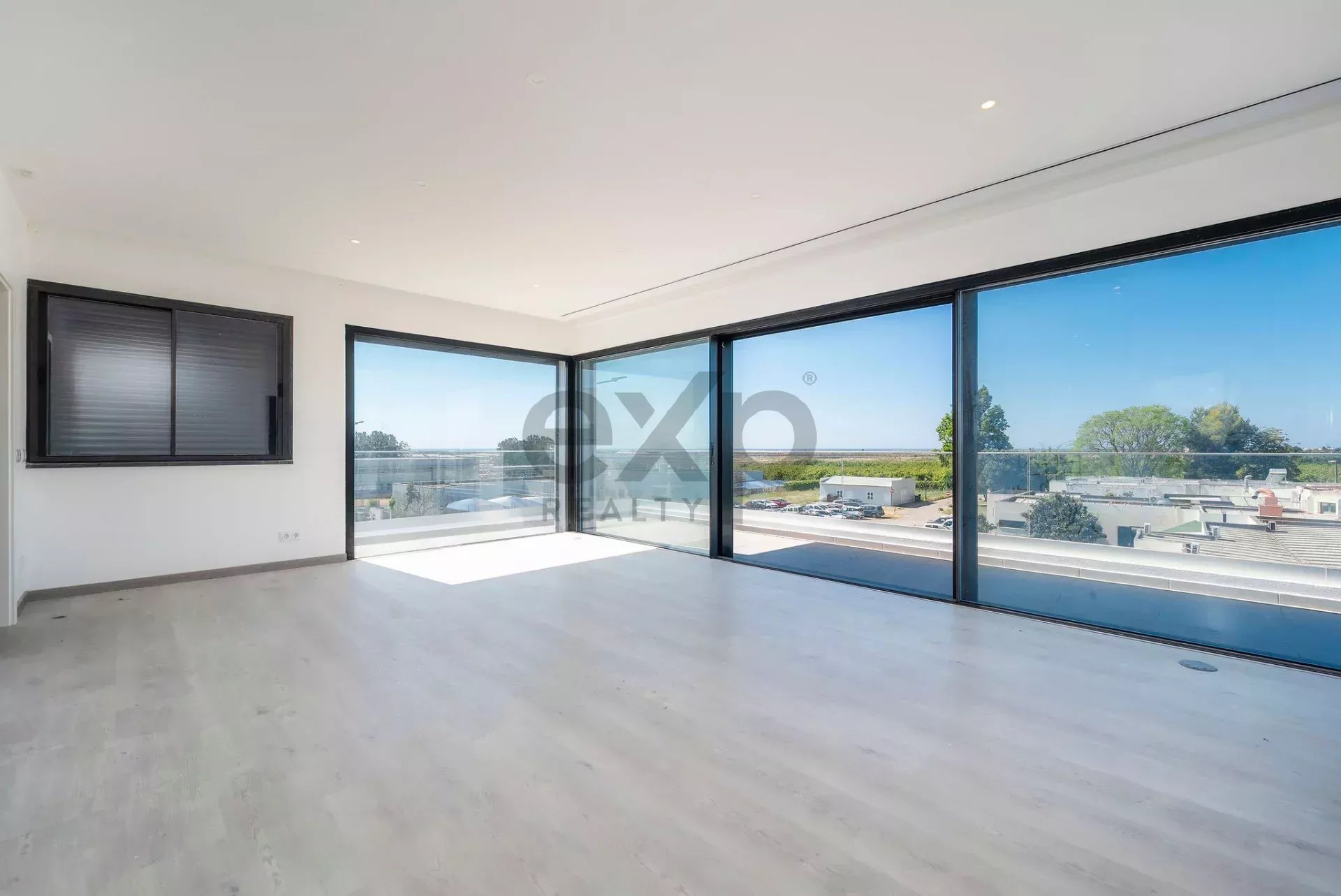 Contemporary Newly Built T6 Villa by Tavira Waterfront