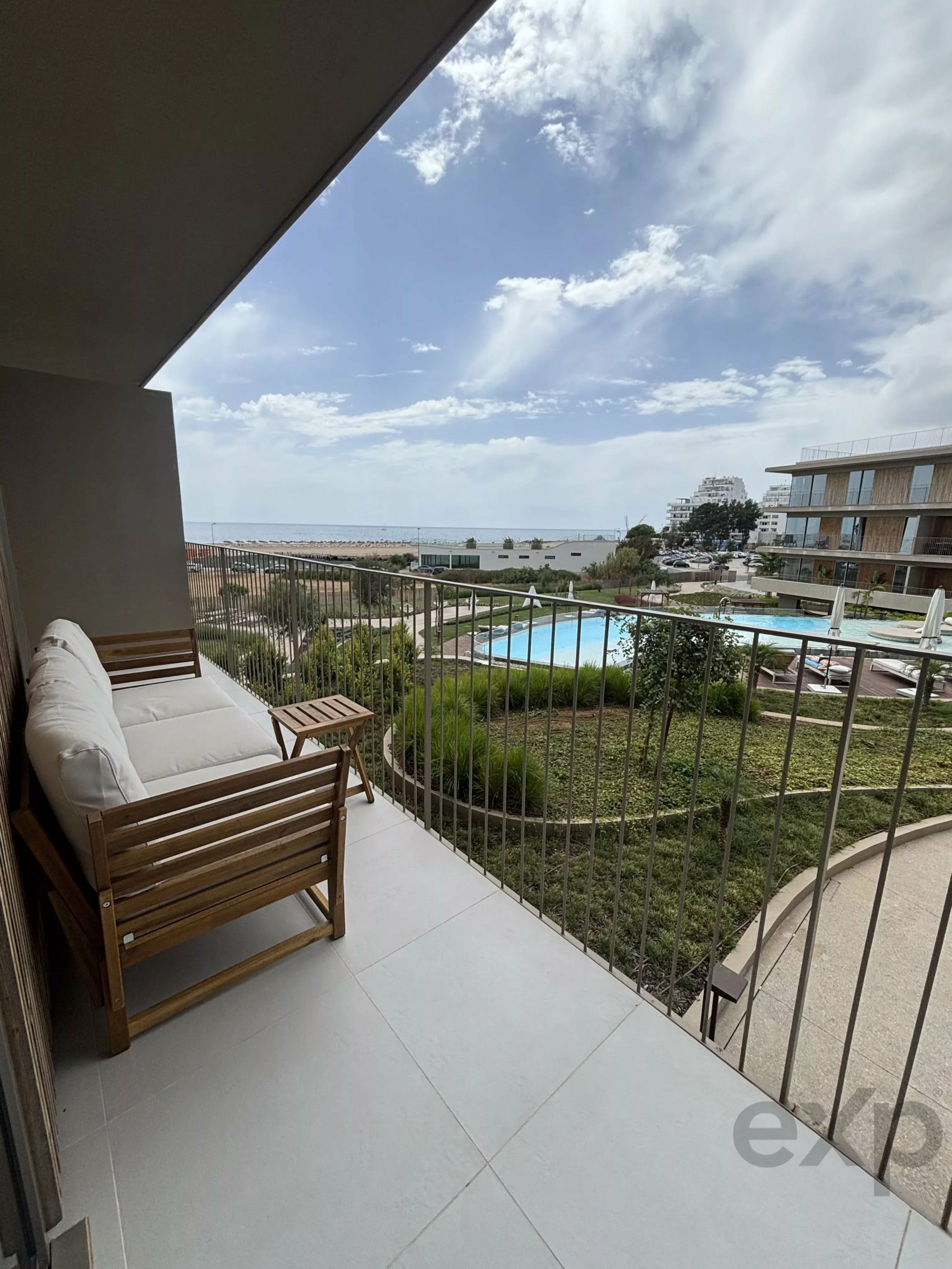 Viver de Luxo Frente ao Mar no Horizon Ocean Gardens: Apartamento T1 Novo em Quarteira