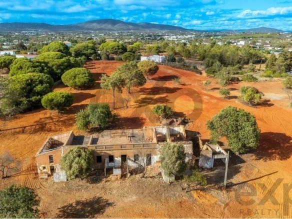 Investment Opportunity – Urban Land with Ruin and Rustic with panoramic sea views in Olhão